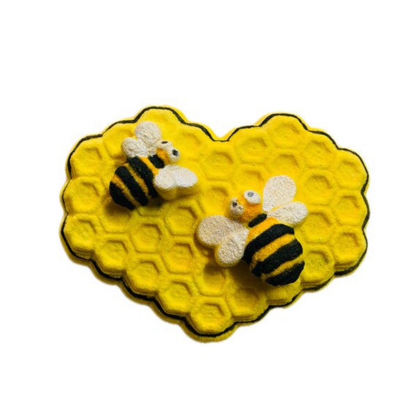 Honey bee heart Bath Bomb